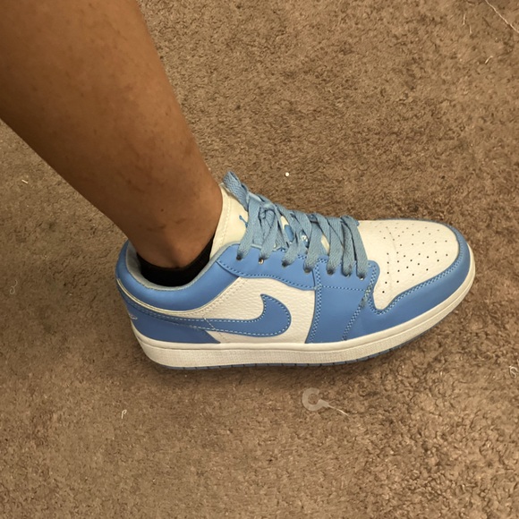 Air Jordan 1 - UNC woman’s - Picture 1 of 1